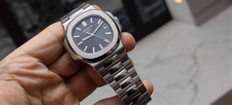 patek philippe nautilus 5711 vs 5712|Patek Philippe Nautilus 5711 green.